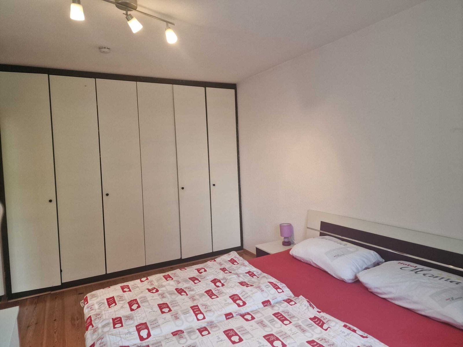 Schlafzimmer mit Einbauschrank